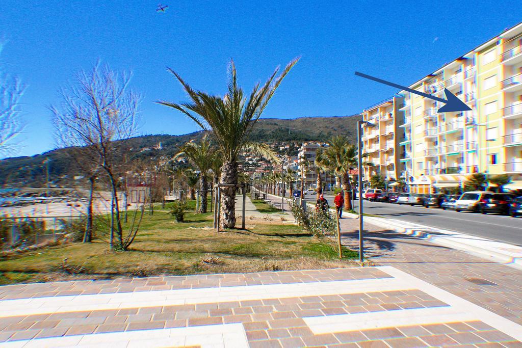 Appartamento Frontemare Marina dʼMarina dʼAndora Bagian luar foto