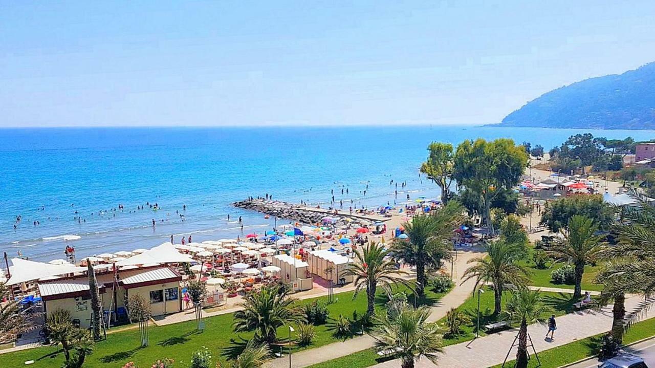 Appartamento Frontemare Marina dʼMarina dʼAndora Bagian luar foto