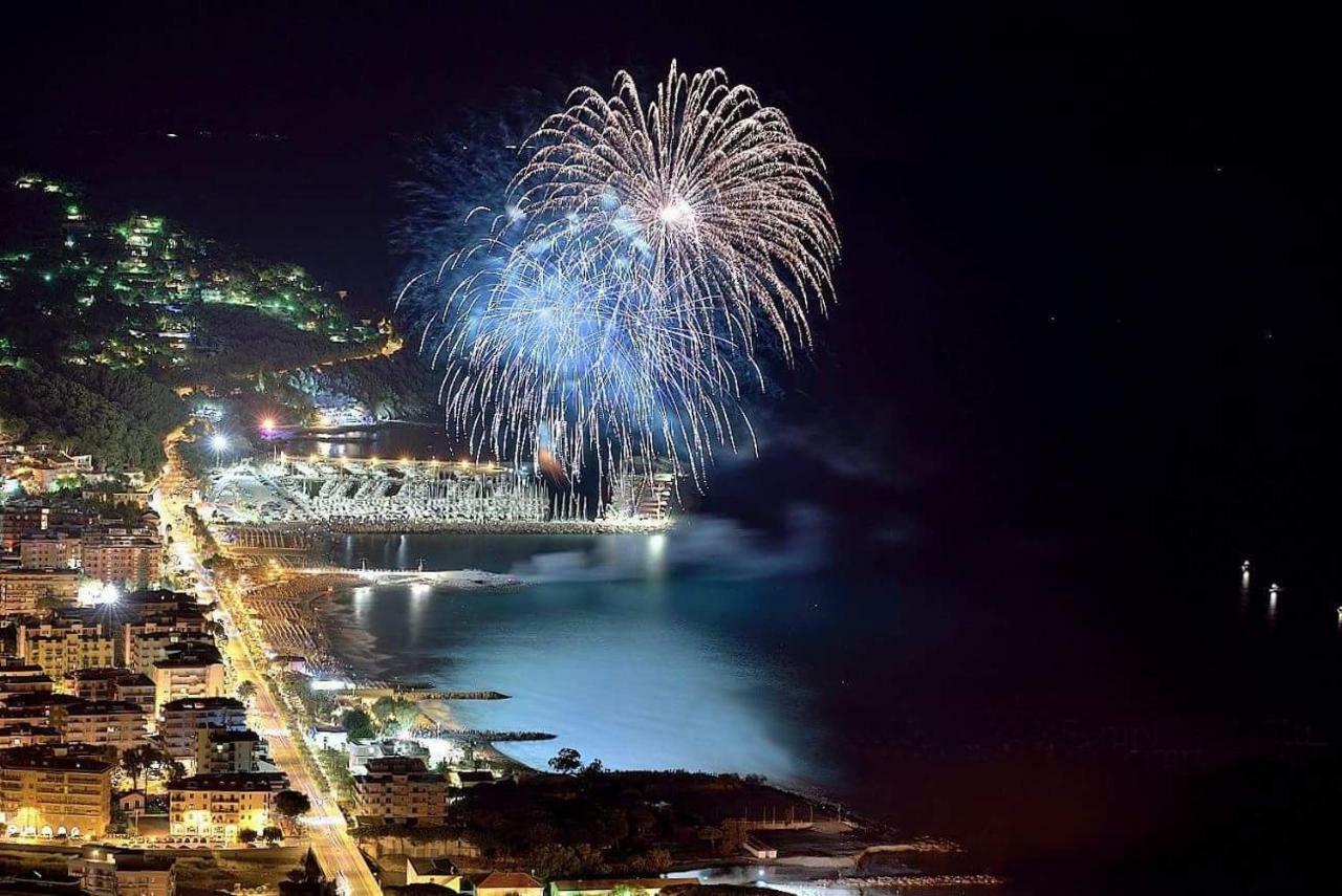 Appartamento Frontemare Marina dʼMarina dʼAndora Bagian luar foto